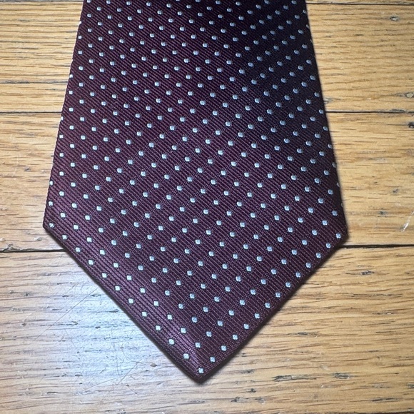 Stunning Turnbull & Asser Burgundy and White Polka Dot Silk Tie - Picture 2 of 8